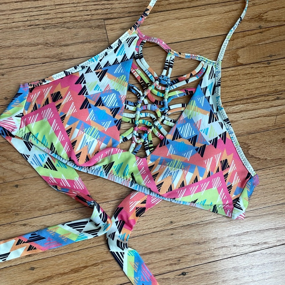 BECCA Cayenne American Multi Bikini Top Small